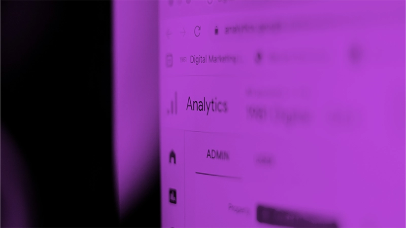 SEO im KI-Zeitalter: Wie sich Suchmaschinenoptimierung grundlegend wandelt | Online Marketing und Social Media Agentur Ein Bildschirm mit einem Ausschnitt von Google Analytics